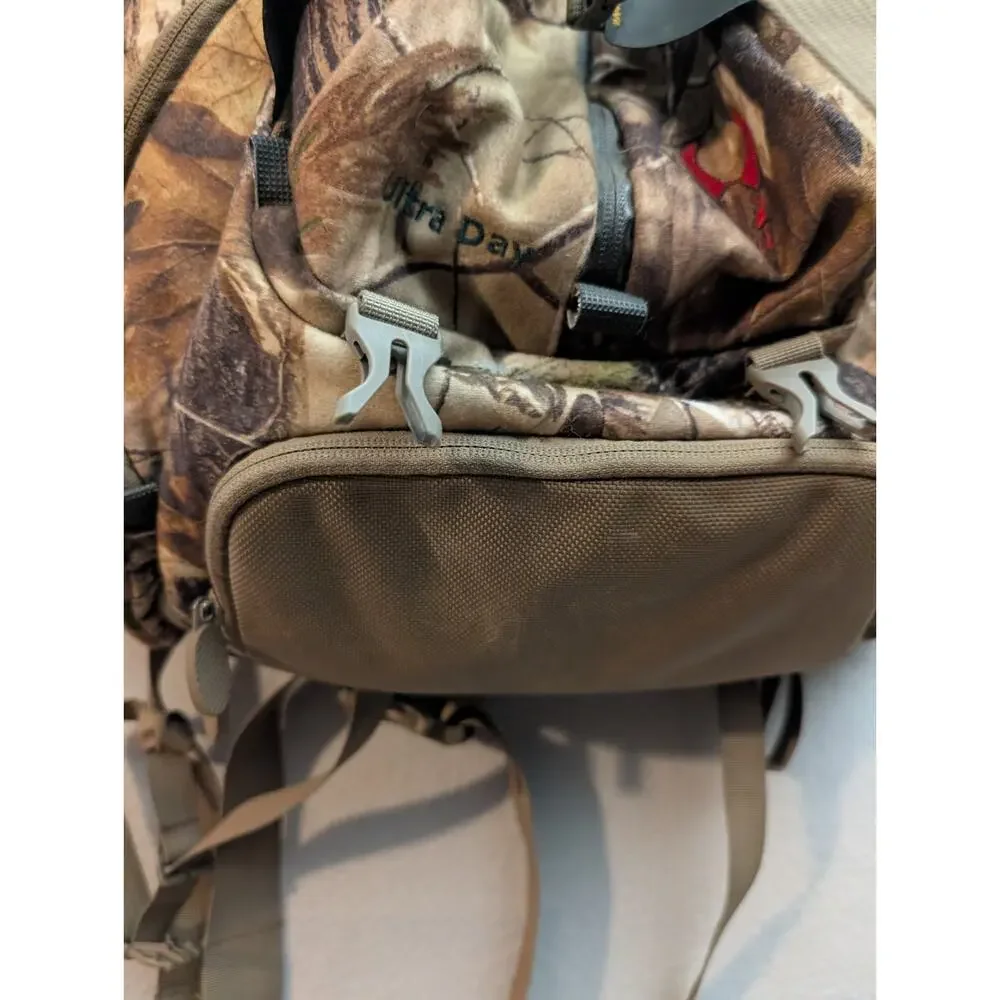 BADLANDS Camouflage Ultra Day Hunting Backpack, Bow Hunting Pack